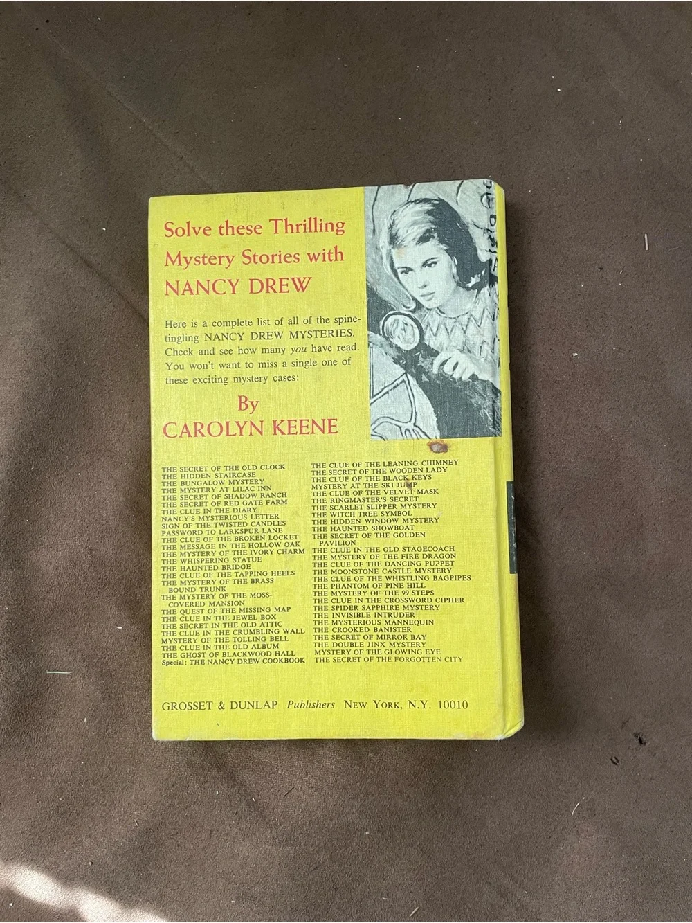 The Clue of the Broken Locket - Yellow/Multicolor Hardcover